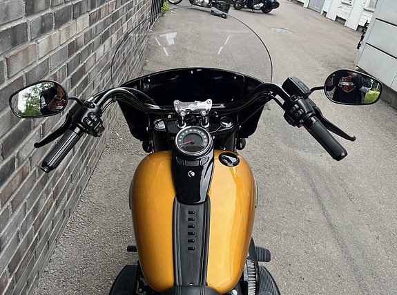 Harley-Davidson FLHCS Heritage Classic 114 6 of 14