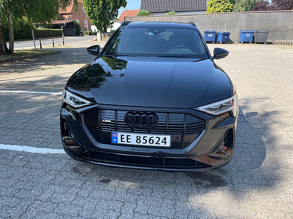 Audi e-tron 2 of 5