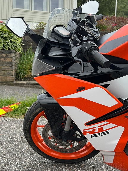 KTM RC 125 2 of 15