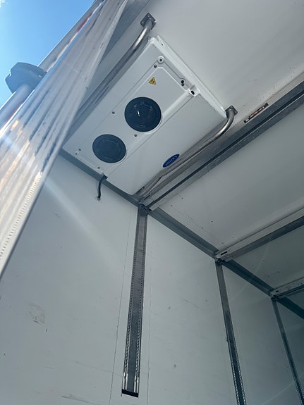 LeciTrailer FRC med bommer og 2-temp. 2700 mm innvendig høyde. Tralla er 100% strøken! Kun kjørt 111295 km. Alu felger . 6 of 9