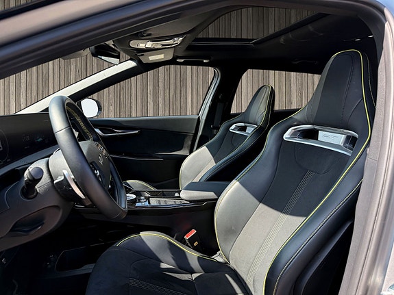 Kia EV6 11 of 15