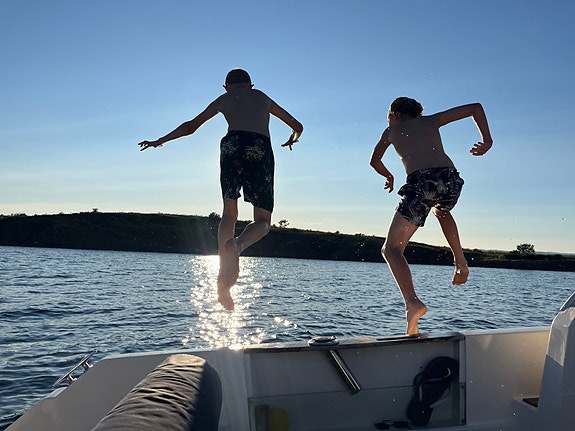 Solid og sjøsterk familiebåt – Evinrude 130 hk – nylig storservice 8 of 13