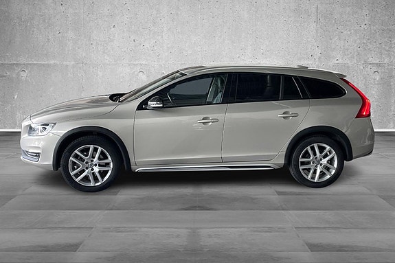 Volvo V60 Cross Country 3 of 30