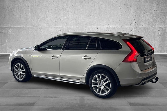 Volvo V60 Cross Country 4 of 30