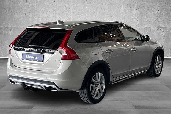 Volvo V60 Cross Country 7 of 30