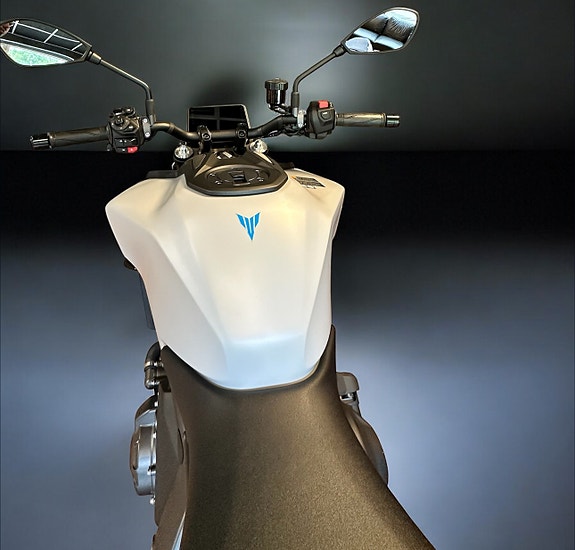 Yamaha MT-09 Y-AMT 4 of 5