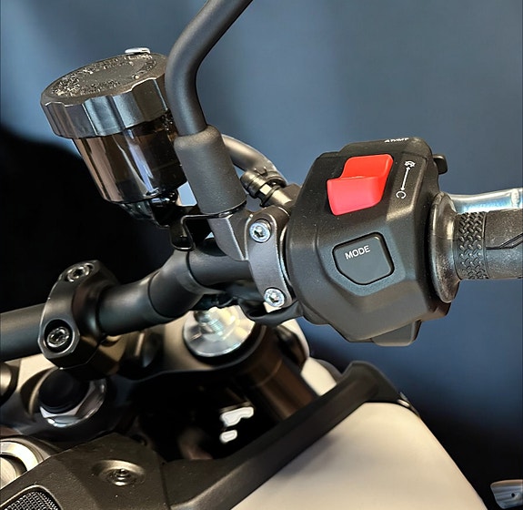 Yamaha MT-09 Y-AMT 7 of 10