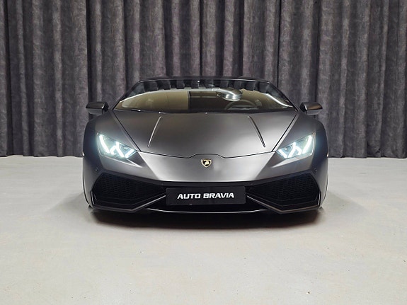 Lamborghini Huracan 2 of 5