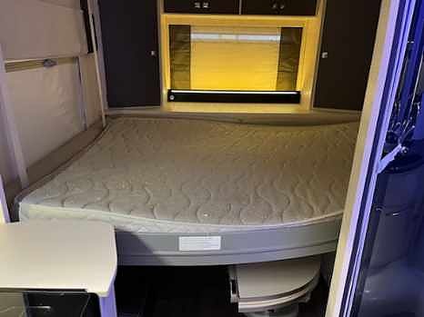 Challenger 391 8 of 12