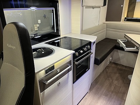 Challenger 391 9 of 12