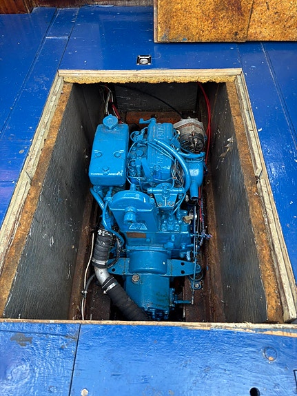 Vakker tresjekte med sabb diesel motor 24 of 24