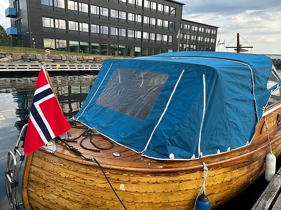 Vakker tresjekte med sabb diesel motor 20 of 24