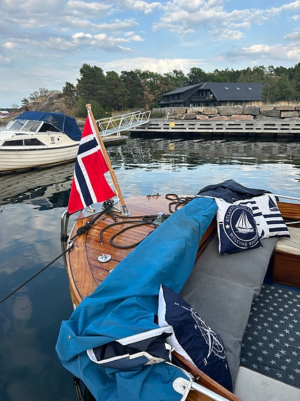 Vakker tresjekte med sabb diesel motor 21 of 24