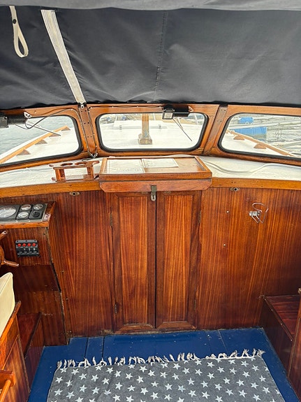 Vakker tresjekte med sabb diesel motor 4 of 24