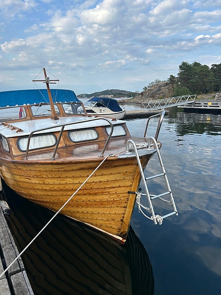Vakker tresjekte med sabb diesel motor 22 of 24