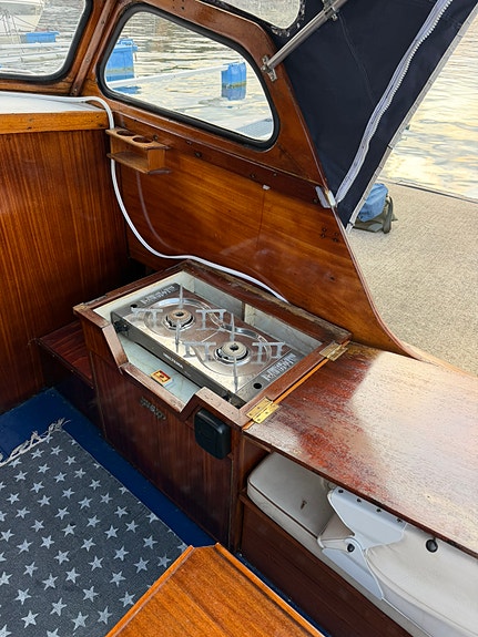 Vakker tresjekte med sabb diesel motor 13 of 24