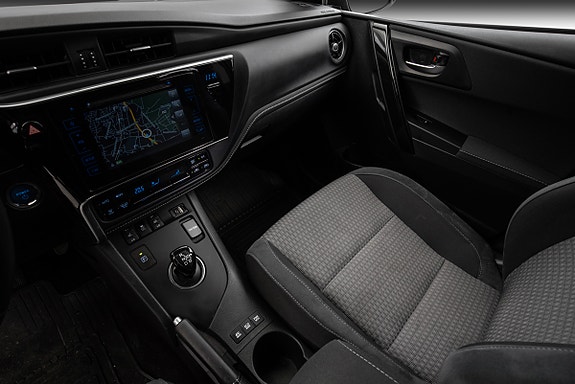 Toyota Auris 23 of 30