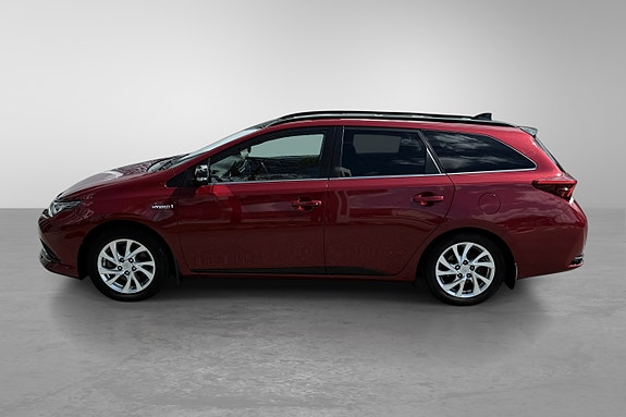 Toyota Auris 12 of 30