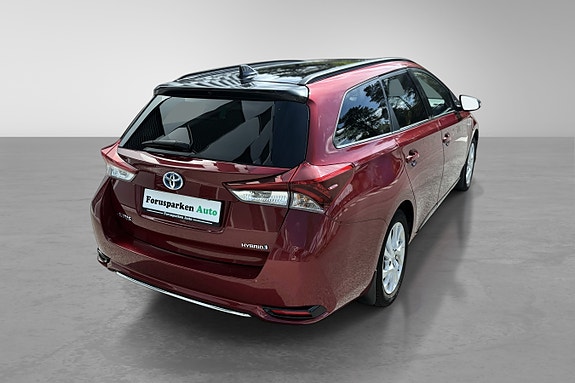 Toyota Auris 8 of 30