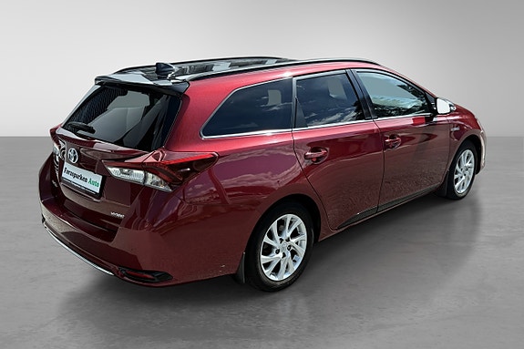 Toyota Auris 7 of 30