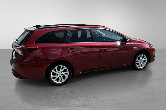 Toyota Auris 6 of 30