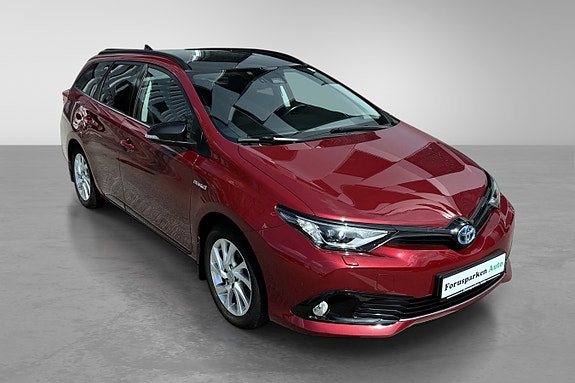 Toyota Auris 2 of 30