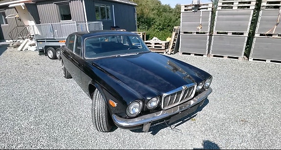 Jaguar XJ 15 of 17