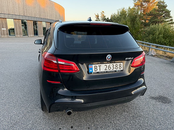 BMW 216d 8 of 30