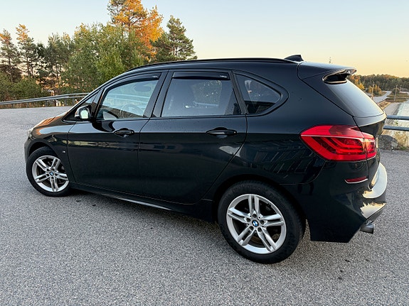 BMW 216d 6 of 30