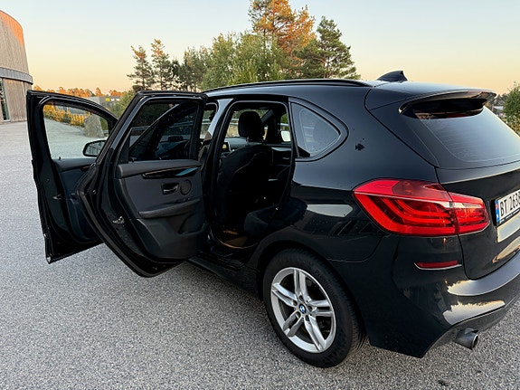 BMW 216d 23 of 30