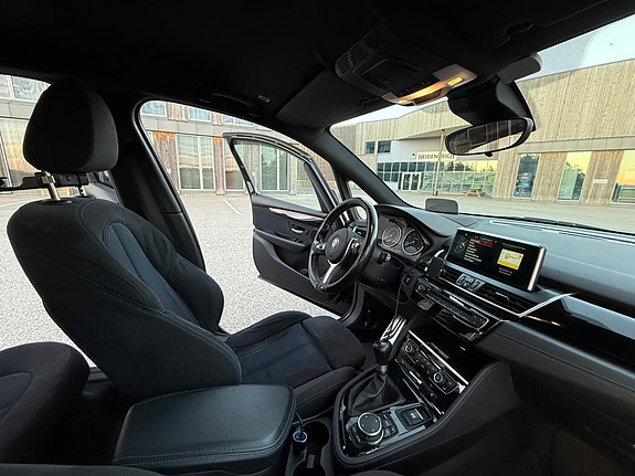 BMW 216d 19 of 30