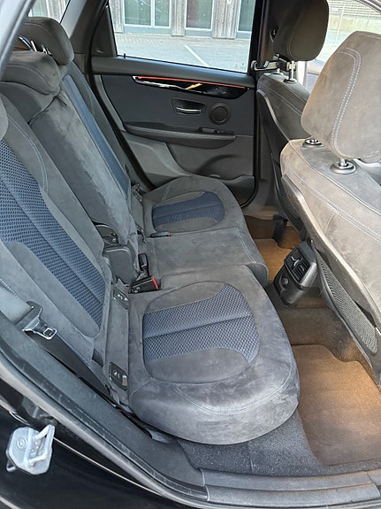 BMW 216d 21 of 30
