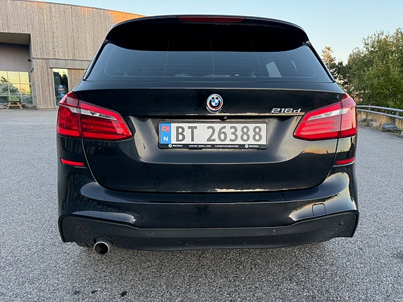 BMW 216d 9 of 30