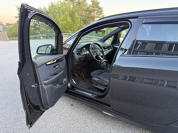 BMW 216d 17 of 30