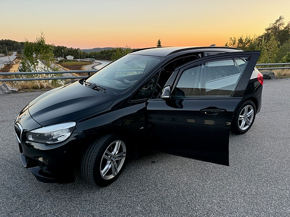 BMW 216d 4 of 30