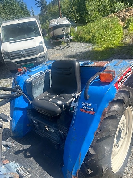 Iseki TA227 med laster 6 of 7