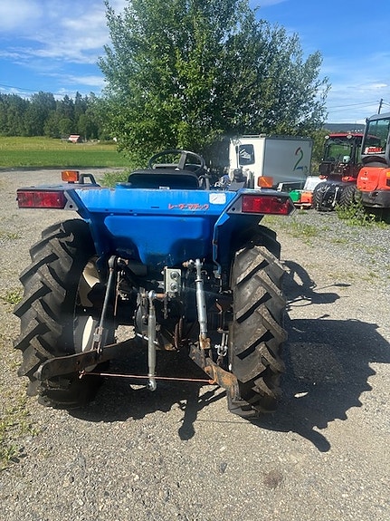 Iseki TA227 med laster 5 of 7