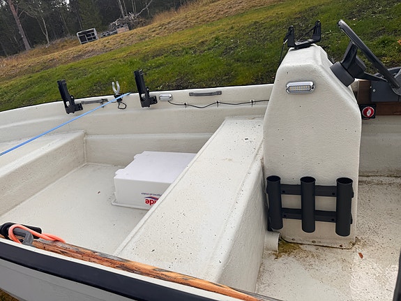 MeriMax 420 katamaran med 20hk yamaha motor 4takt 7 of 18