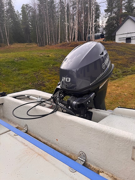 MeriMax 420 katamaran med 20hk yamaha motor 4takt 16 of 18