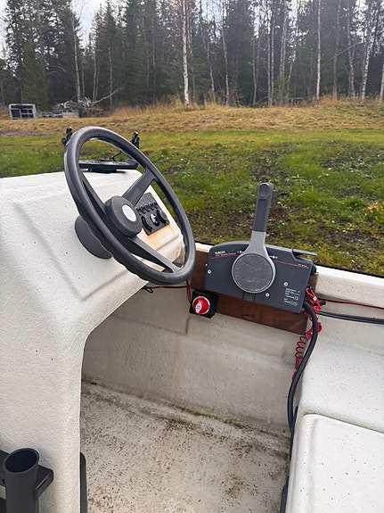 MeriMax 420 katamaran med 20hk yamaha motor 4takt 6 of 18