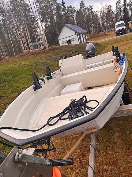 MeriMax 420 katamaran med 20hk yamaha motor 4takt 4 of 18