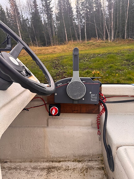 MeriMax 420 katamaran med 20hk yamaha motor 4takt 9 of 18