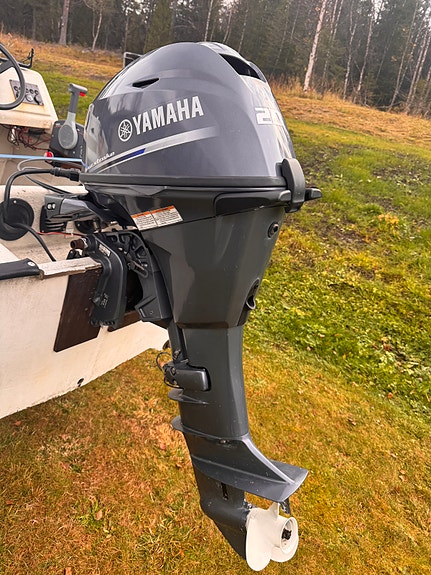 MeriMax 420 katamaran med 20hk yamaha motor 4takt 12 of 18
