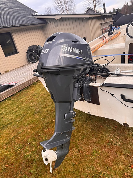 MeriMax 420 katamaran med 20hk yamaha motor 4takt 13 of 18
