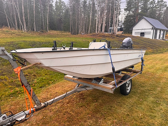 MeriMax 420 katamaran med 20hk yamaha motor 4takt 5 of 18