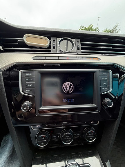 Volkswagen Passat 19 of 30