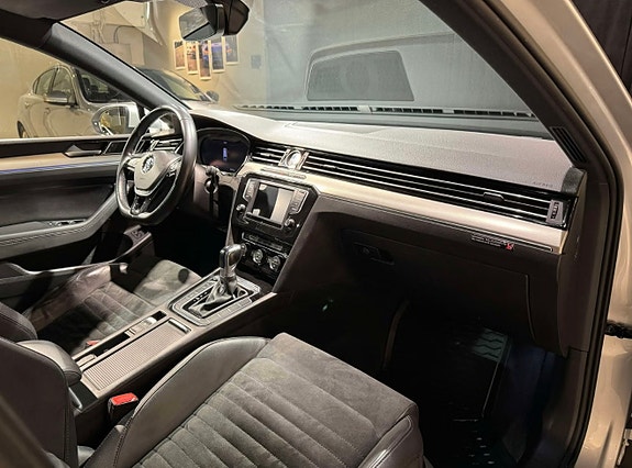 Volkswagen Passat 8 of 30