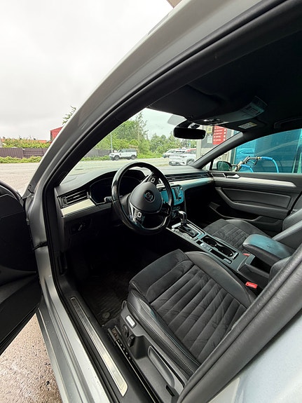 Volkswagen Passat 25 of 30