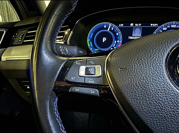 Volkswagen Passat 11 of 30