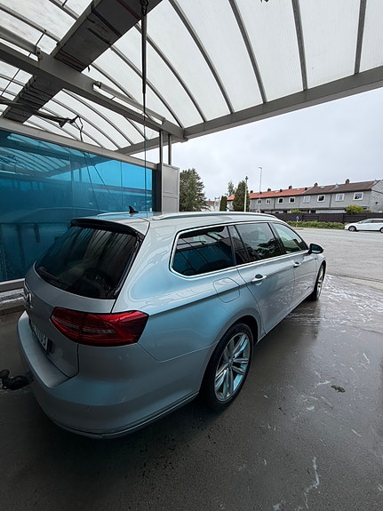 Volkswagen Passat 30 of 30